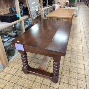 TABLE (10530)
