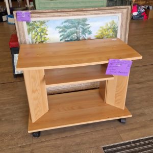 meuble à roulettes (9584).