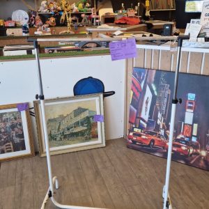 portant vêtements (13147).