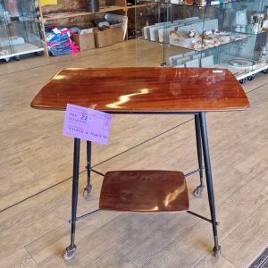table à roulettes (5511).