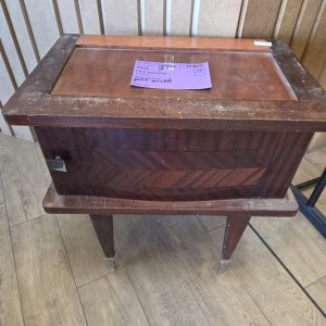 Petit meuble (12365)