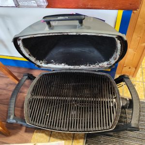 BARBECUE WEBER AVEC ACCESSOIRES (11745)