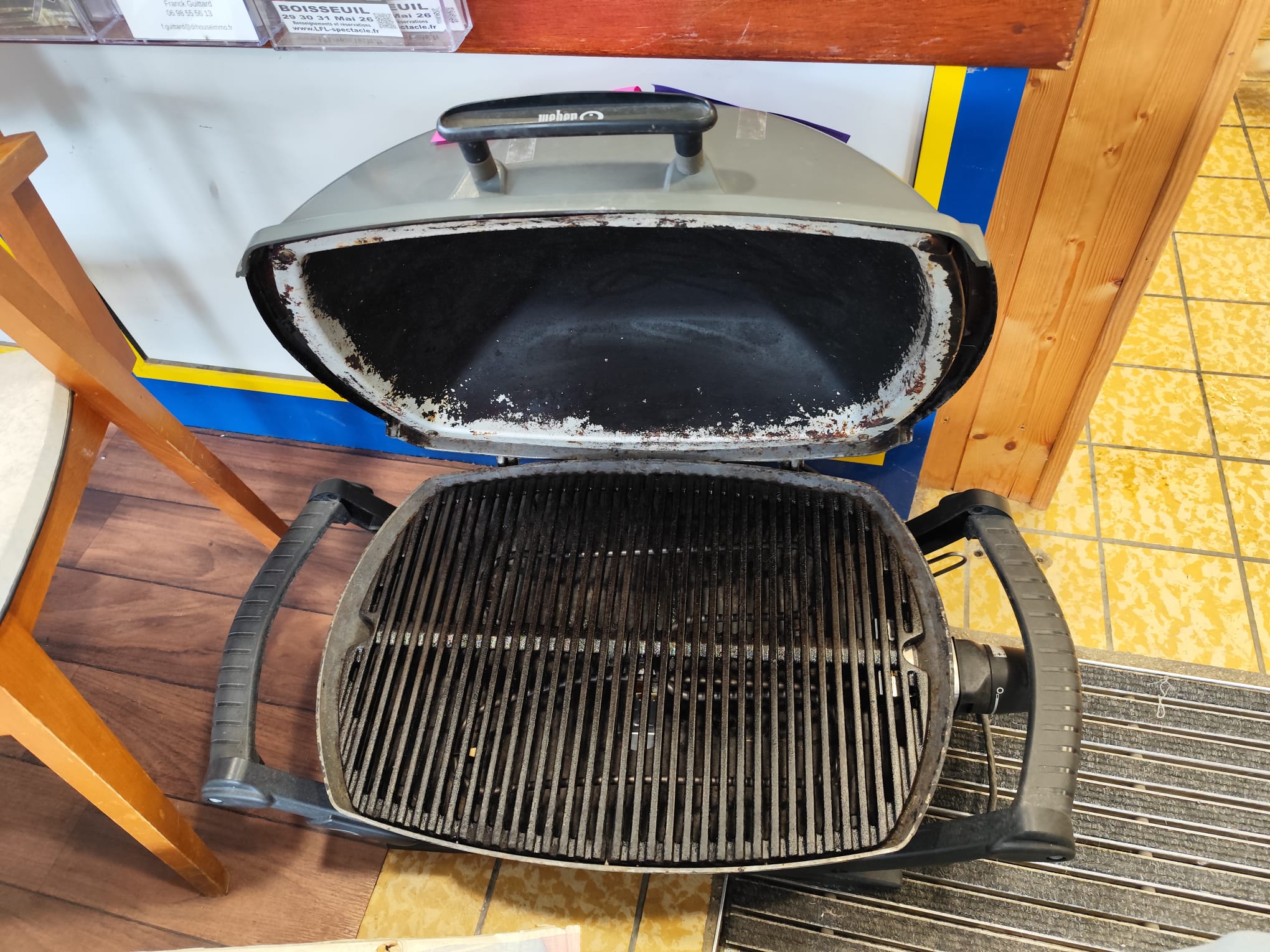 BARBECUE WEBER AVEC ACCESSOIRES (11745) – Image 2