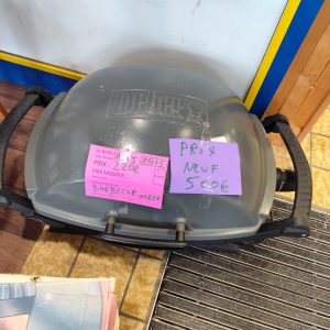 BARBECUE WEBER AVEC ACCESSOIRES (11745)