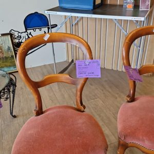 chaise assise velours rouge (13524).