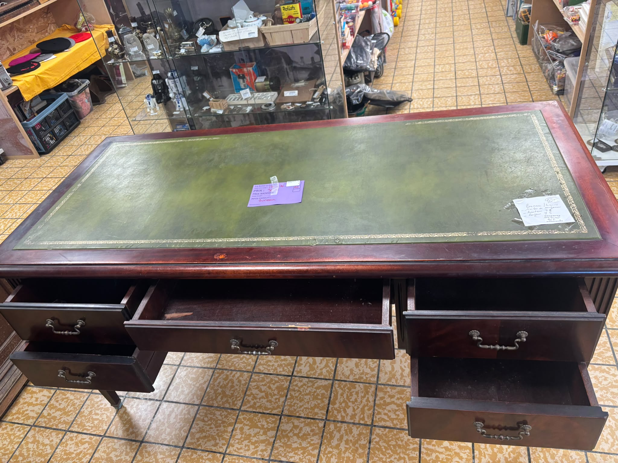 bureau (750) – Image 2