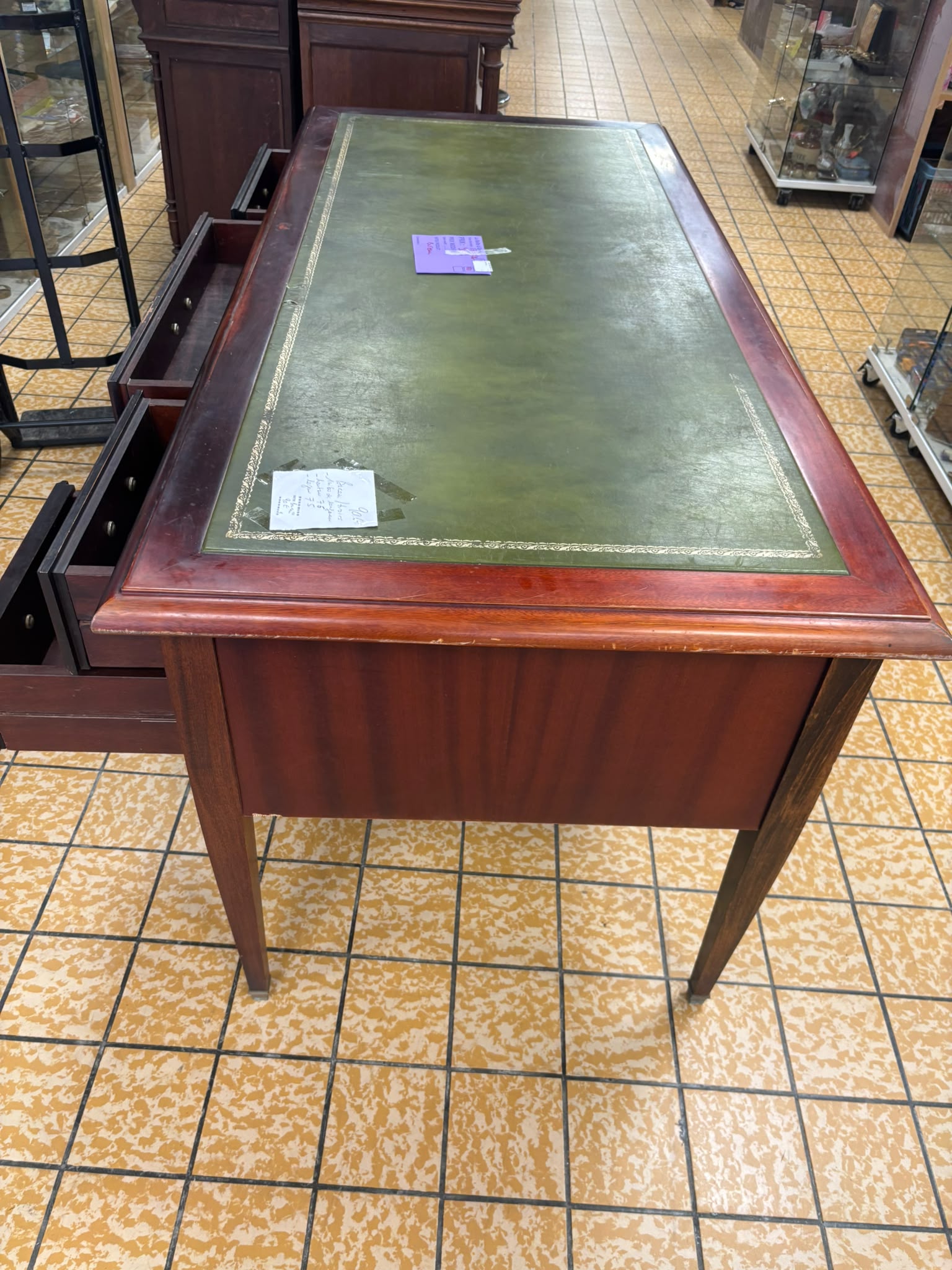 bureau (750) – Image 3