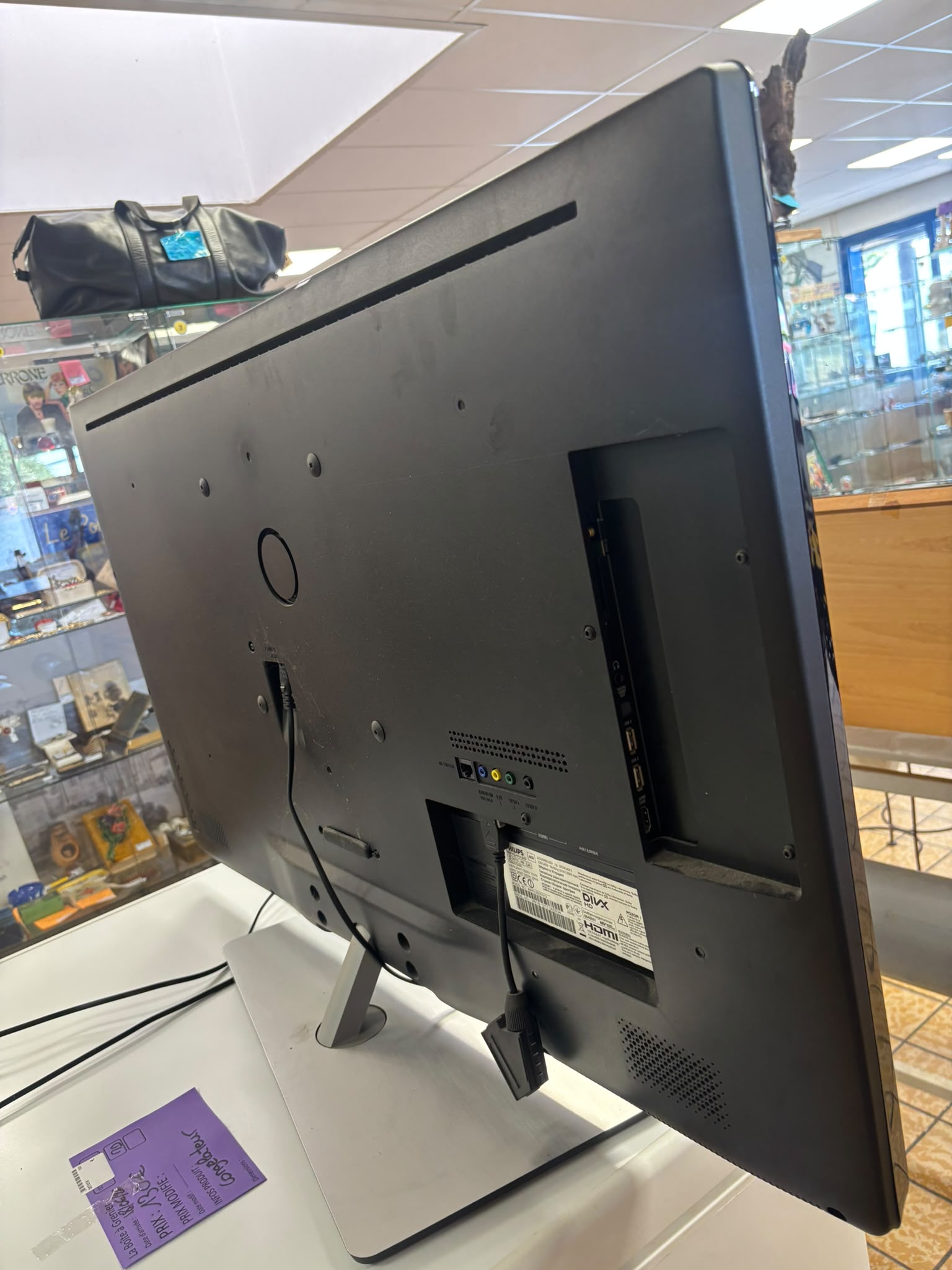 TELEVISION+TELECOMMMANDE EN CAISSE – Image 2