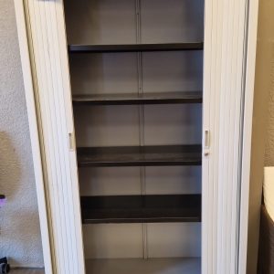 armoire métallique (10028).