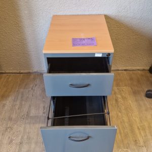 petit meuble classeur métallique (6624).