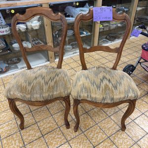 Lot 2 chaises (1307)