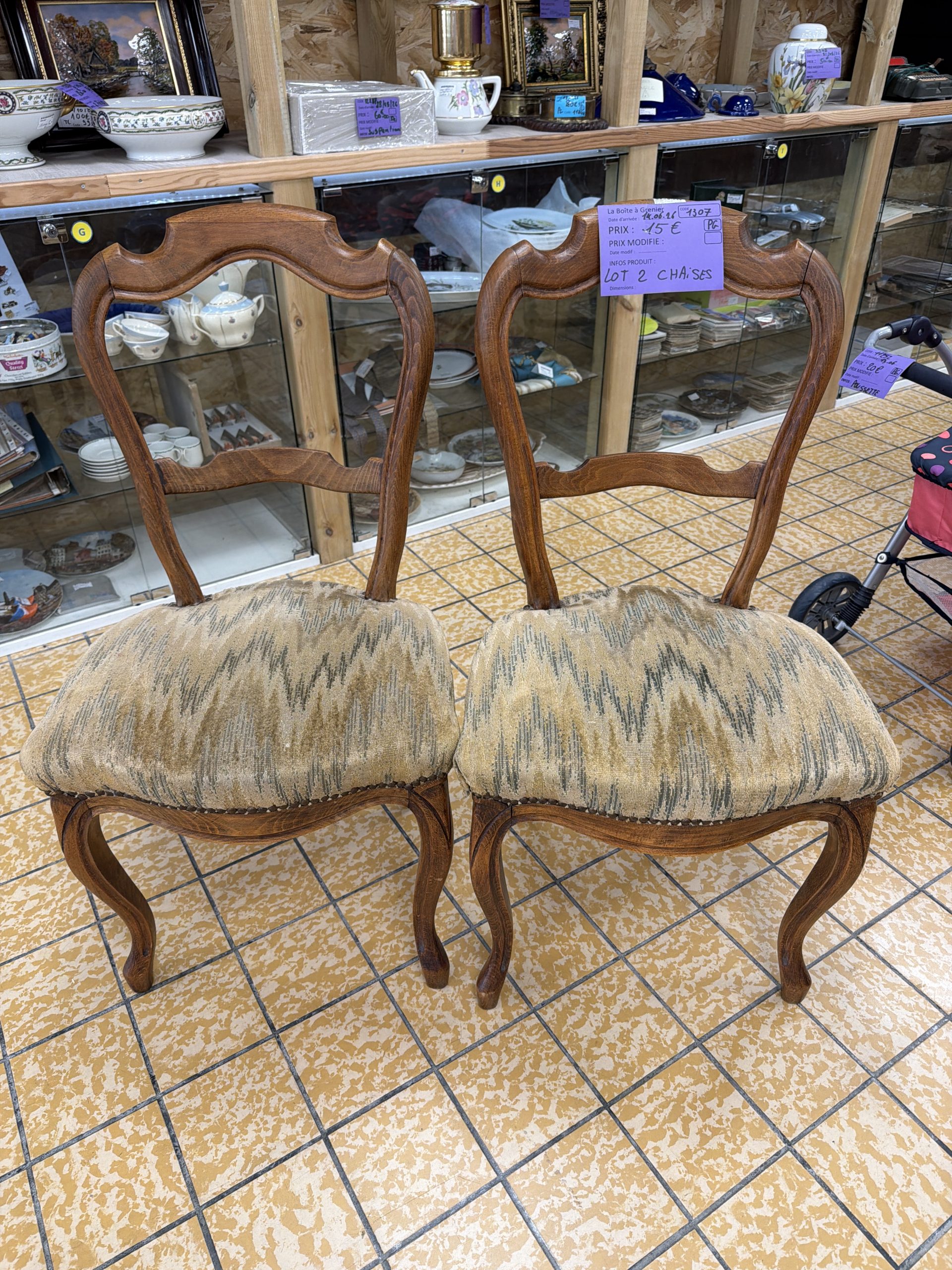 Lot 2 chaises (1307)