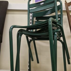 3 chaises vertes (2729).