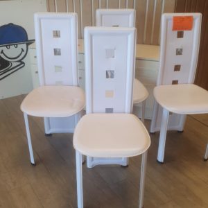 les 4 chaises (2190).