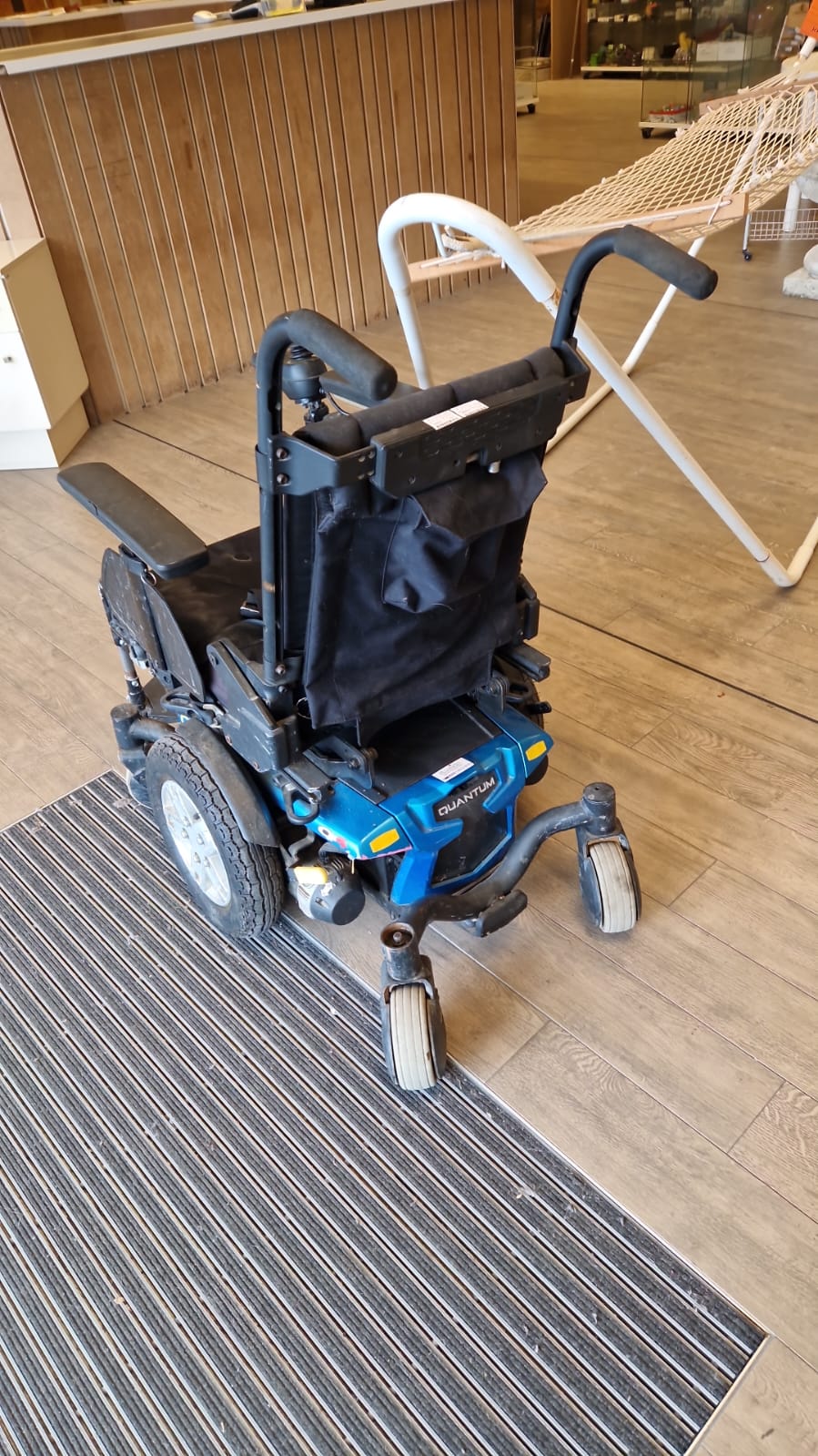 fauteuil roulant électrique (13898). – Image 2