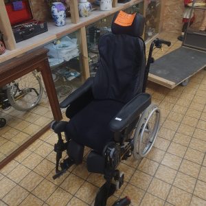 FAUTEUIL ROULANT (1927)