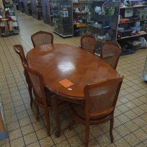TABLE MEURISIER + RALLONGES+ 6 CHAISES (12334)