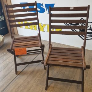 lot 2 chaises bois exotique (9839).