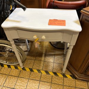 Petite table (172)