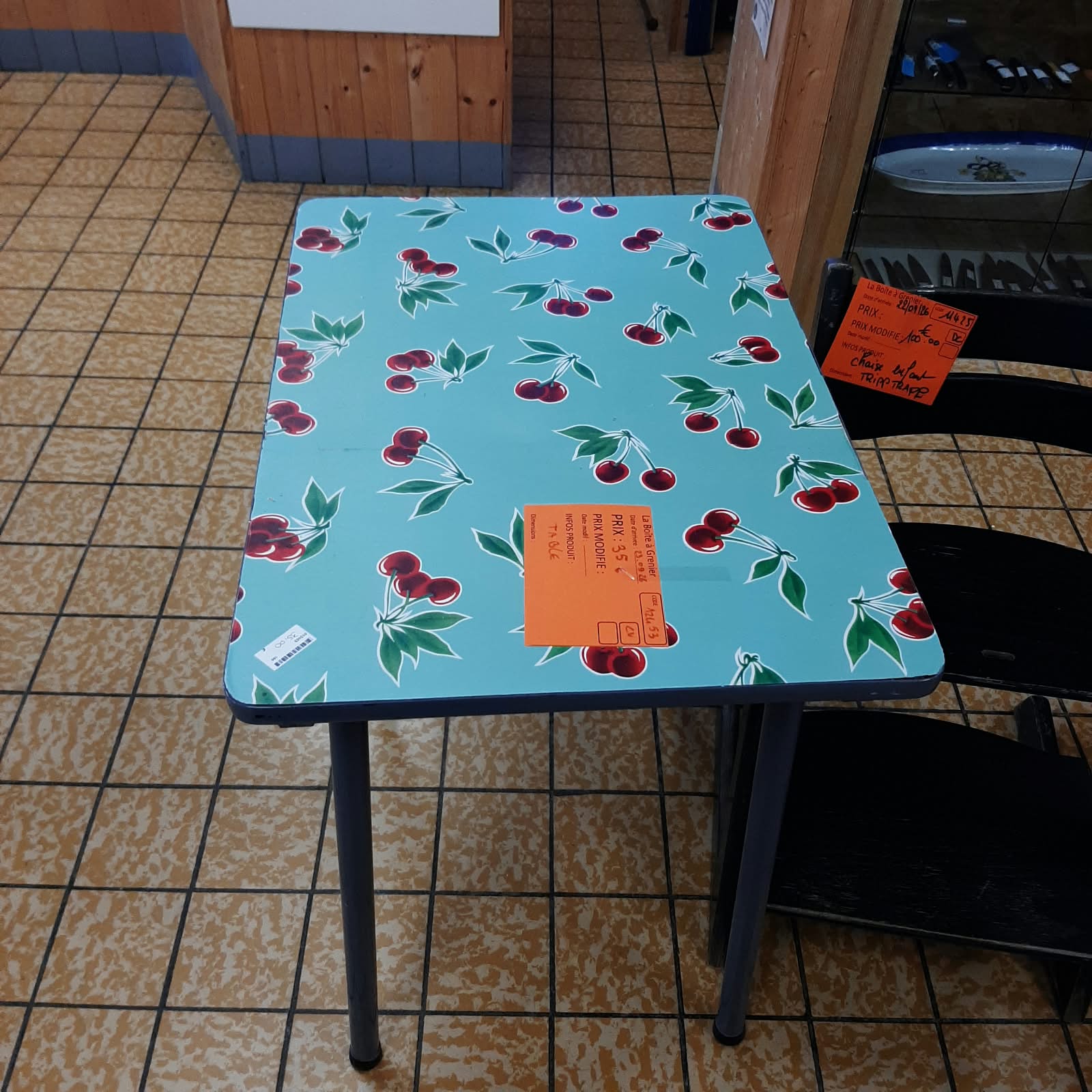 TABLE (12453) – Image 2