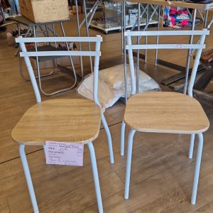 le 2 chaises blanches (5555).