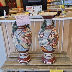 les 2 vases (1039). (80 € pièce)