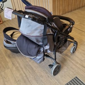 poussette nacelle Chicco + accessoires (13123).