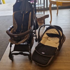 poussette nacelle Chicco + accessoires (13123).