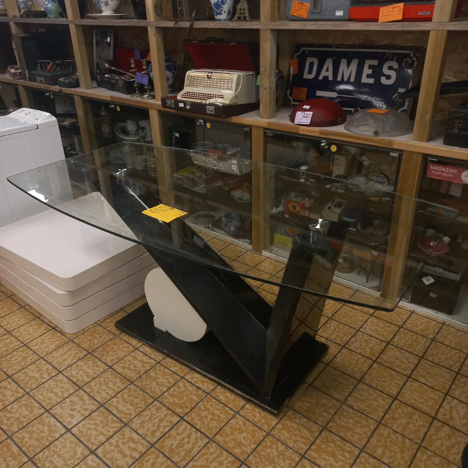 TABLE (12606)