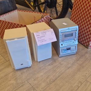 chaîne + 2 enceintes JVC (5101).